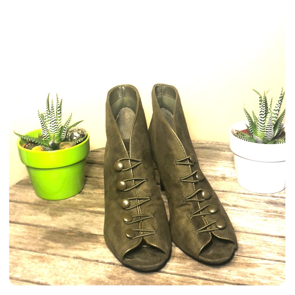 Olive green Victorian comfy button up heels